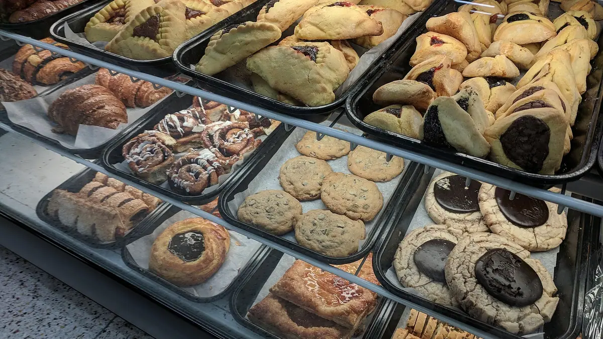Tayyabah Bakery – bakery in Blackburn town centre